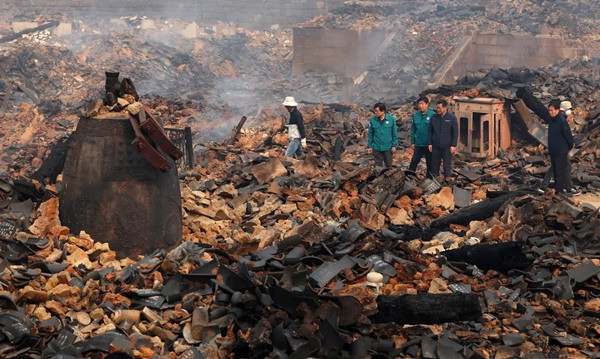 Một chiếc chuông bị vỡ do cháy tại Đền Gounsa (Uiseong, Hàn Quốc). Ảnh chụp ngày 26/3. Ảnh: Kim Do-hoon/ Yonhap via AP. Một chiếc chuông bị vỡ do cháy tại Đền Gounsa (Uiseong, Hàn Quốc). Ảnh chụp ngày 26/3. Ảnh: Kim Do-hoon/ Yonhap via AP.