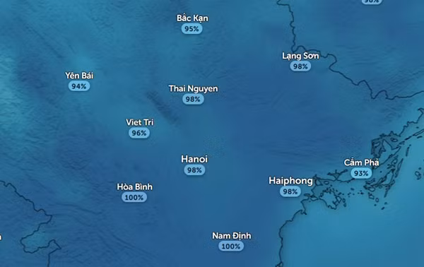 Dự báo độ ẩm ở một số tỉnh thành miền Bắc sáng sớm 12 - 13/3: Có những nơi có độ ẩm sát hoặc chạm ngưỡng tối đa. Ảnh: Zoom Earth, OpenStreetMap, ICON.