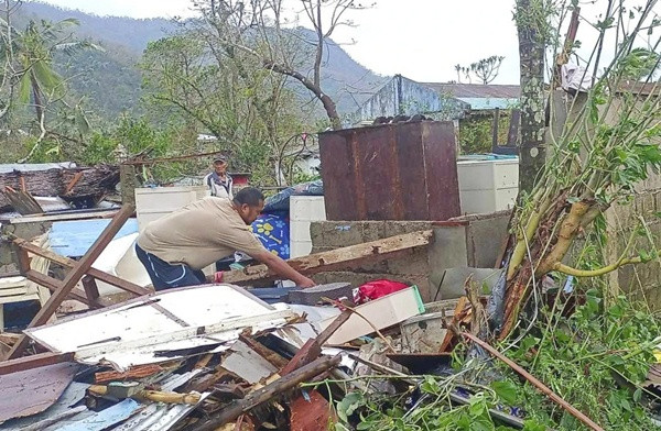 Trong một mùa bão, dù chỉ một cơn bão đổ bộ là nhiều khu vực có thể bị tàn phá nặng nề. Trong ảnh là nhà cửa ở Philippines bị hư hại do bão Man-yi vào tháng 11/2024. Ảnh: MDRRMO Viga Catanduanes via AP. Trong một mùa bão, dù chỉ một cơn bão đổ bộ là nhiều khu vực có thể bị tàn phá nặng nề. Trong ảnh là nhà cửa ở Philippines bị hư hại do bão Man-yi vào tháng 11/2024. Ảnh: MDRRMO Viga Catanduanes via AP.