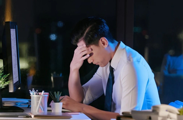 Anh Fu bị trầm cảm sau sự cố trên máy bay, ảnh hưởng đến cả công việc của anh. Ảnh minh họa: SCMP. Anh Fu bị trầm cảm sau sự cố trên máy bay, ảnh hưởng đến cả công việc của anh. Ảnh minh họa: SCMP.