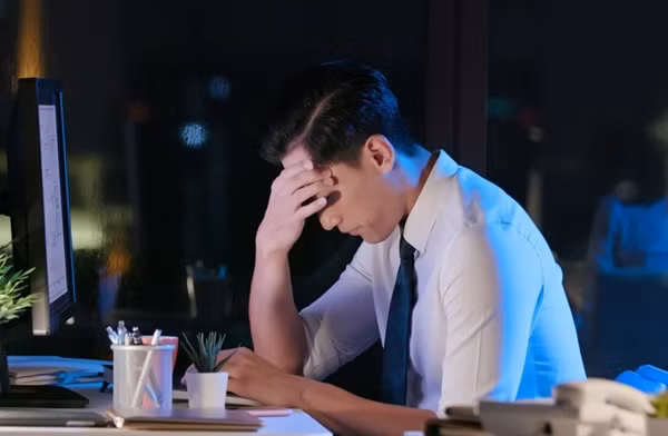 Anh Fu bị trầm cảm sau sự cố trên máy bay, ảnh hưởng đến cả công việc của anh. Ảnh minh họa: SCMP.