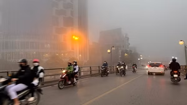 Gần đây, miền Bắc có nhiều ngày nồm ẩm, sương mù, mưa phùn. Ảnh: TPO. Gần đây, miền Bắc có nhiều ngày nồm ẩm, sương mù, mưa phùn. Ảnh: TPO.