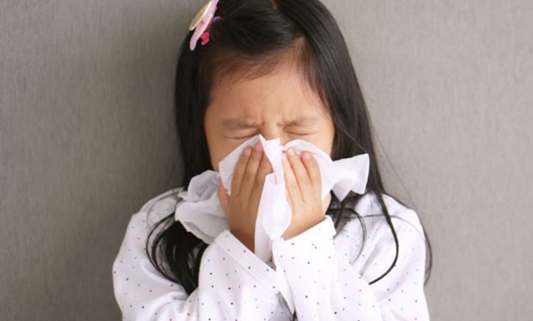 Ngoài đau họng gắt, biến thể NB.1.8.1 vẫn gây các triệu chứng như những biến thể khác (sốt, mệt, sổ mũi, nhức cơ, chóng mặt...). Ảnh minh họa: Youth Clinic. Ngoài đau họng gắt, biến thể NB.1.8.1 vẫn gây các triệu chứng như những biến thể khác (sốt, mệt, sổ mũi, nhức cơ, chóng mặt...). Ảnh minh họa: Youth Clinic.