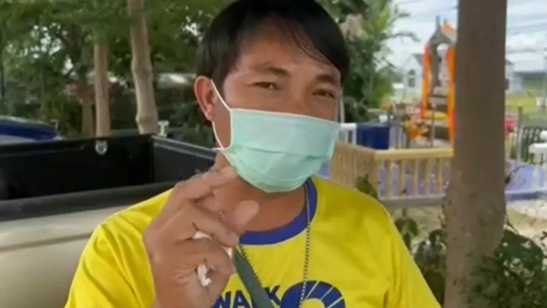 Chồng của cô Samran khi kể lại chuyện. Ảnh: Channel 3. Chồng của cô Samran khi kể lại chuyện. Ảnh: Channel 3.