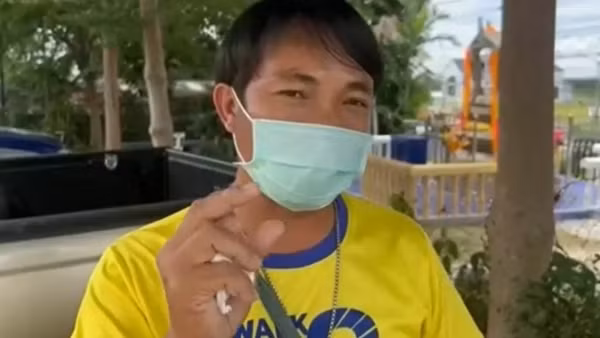 Chồng của cô Samran khi kể lại chuyện. Ảnh: Channel 3. Chồng của cô Samran khi kể lại chuyện. Ảnh: Channel 3.