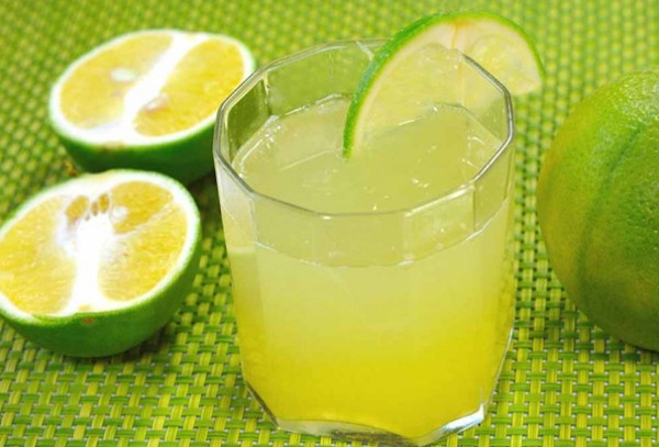 Nếu uống nước chanh, nên pha loãng. Ảnh minh họa: FirstCry.