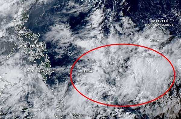Cụm mây được nhắc đến trên trang PWS. Ảnh: Zoom Earth, JMA/ NOAA/ CIRA. Cụm mây được nhắc đến trên trang PWS. Ảnh: Zoom Earth, JMA/ NOAA/ CIRA.