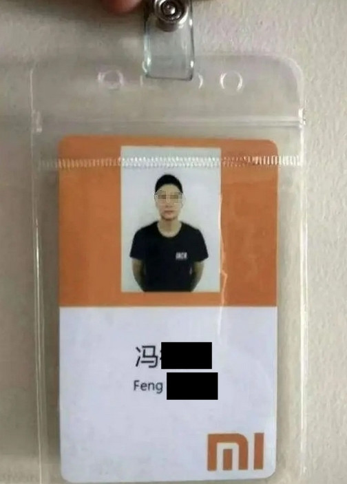 Thẻ nhân viên được cho là của người họ Feng, chỉ là nhân viên bếp của Xiaomi chứ không phải "cựu giám đốc". Ảnh: World Journal.