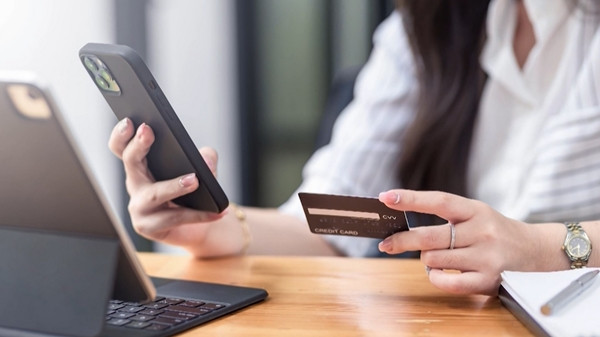 Những nạn nhân đã bị lừa tiền vì rất muốn lấy lại tiền nên dễ bị lừa lần tiếp theo. Ảnh: KHOU.