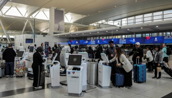 Tại Mỹ, các ca nhiễm biến thể NB.1.8.1 đã được phát hiện là du khách đến từ nhiều nước, bao gồm Nhật Bản, Hàn Quốc, Trung Quốc, Việt Nam, Thái Lan…, theo CBS News. Ảnh minh họa: Reuters. Tại Mỹ, các ca nhiễm biến thể NB.1.8.1 đã được phát hiện là du khách đến từ nhiều nước, bao gồm Nhật Bản, Hàn Quốc, Trung Quốc, Việt Nam, Thái Lan…, theo CBS News. Ảnh minh họa: Reuters.