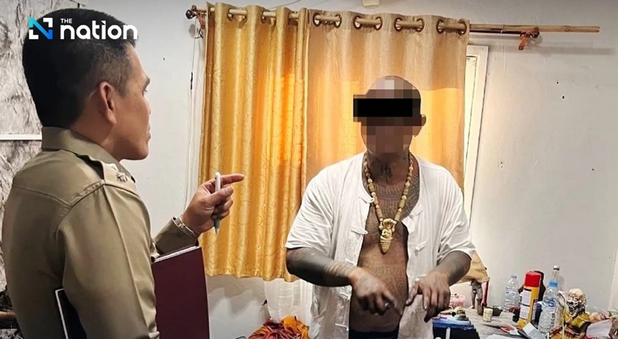 Cảnh sát tới gặp ông Pol. Ảnh: The Nation. Cảnh sát tới gặp ông Pol. Ảnh: The Nation.