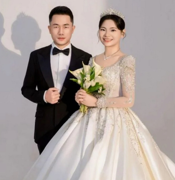 Li và Huang đã kết hôn sau hơn một năm kể từ lần va chạm đầu tiên. Ảnh: Jimu News.