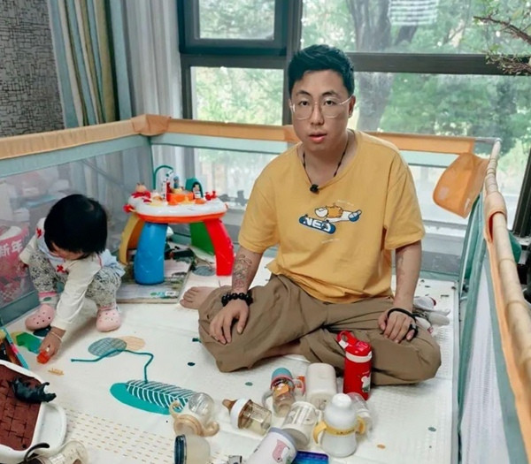 Cha của Jasmine nói anh cảm thấy cuộc sống của mình "bị lãng phí". Ảnh: Baidu. Cha của Jasmine nói anh cảm thấy cuộc sống của mình "bị lãng phí". Ảnh: Baidu.