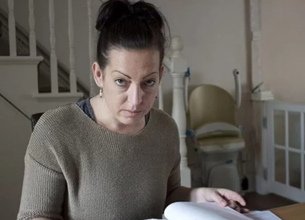 Cô Sarah nói, sau cơn đột quỵ, cô như biến thành người Trung Quốc sống ở Anh vậy. Ảnh: BBC. Cô Sarah nói, sau cơn đột quỵ, cô như biến thành người Trung Quốc sống ở Anh vậy. Ảnh: BBC.