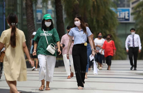 Người dân nhiều nước lại đeo khẩu trang khi ra ngoài để phòng bệnh. Ảnh minh họa: Wichan Charoenkiatpakul/ Bangkok Post. Người dân nhiều nước lại đeo khẩu trang khi ra ngoài để phòng bệnh. Ảnh minh họa: Wichan Charoenkiatpakul/ Bangkok Post.