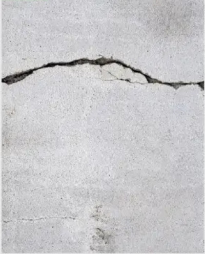 Vết nứt ngang. Ảnh: Nar.