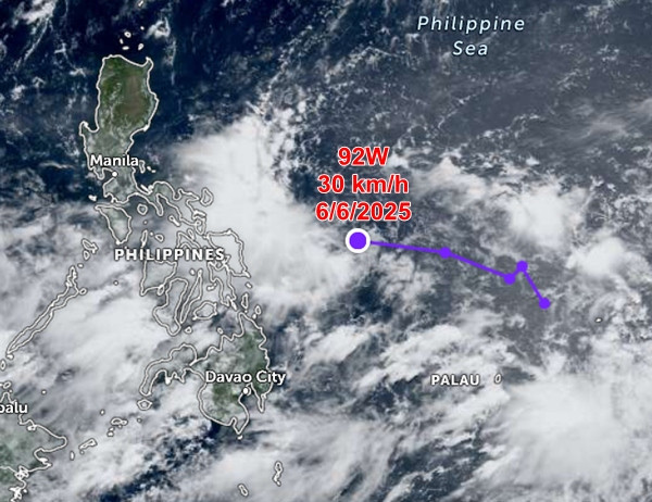 Vị trí hiện tại của vùng áp thấp 92W. Ảnh: Zoom Earth, JMA/ NOAA/ CIRA. Vị trí hiện tại của vùng áp thấp 92W. Ảnh: Zoom Earth, JMA/ NOAA/ CIRA.