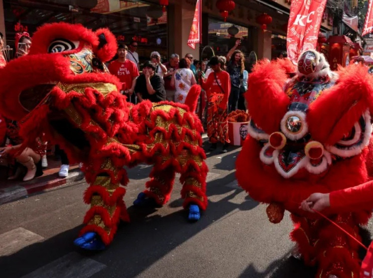 Tết Âm lịch là ngày lễ lớn ở nhiều nước châu Á. Ảnh: Chalinee Thirasupa/ Reuters.