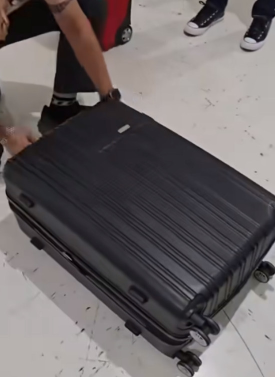 Chiếc vali bị cầm nhầm. Ảnh: Heng On.