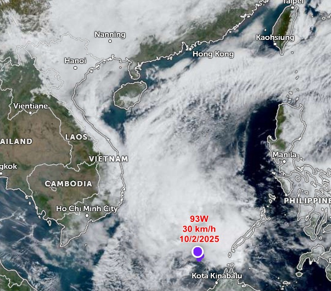 Vị trí và sức gió của áp thấp 93W lúc sáng 10/2. Ảnh: Zoom Earth, JMA, JTWC. Vị trí và sức gió của áp thấp 93W lúc sáng 10/2. Ảnh: Zoom Earth, JMA, JTWC.
