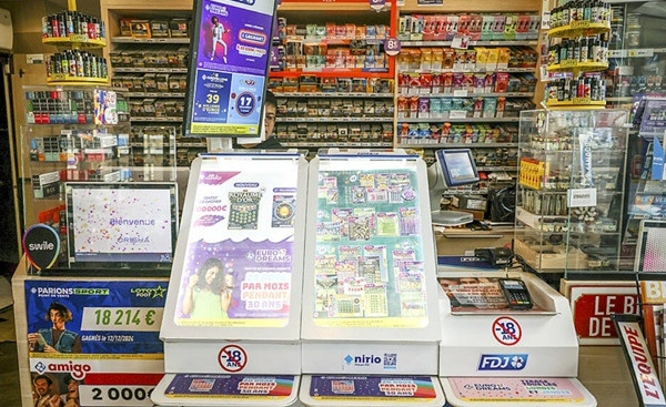 Vé số được bày ở một cửa hàng tại Paris (Pháp). Ảnh minh họa: AP. Vé số được bày ở một cửa hàng tại Paris (Pháp). Ảnh minh họa: AP.