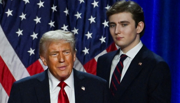Tổng thống Trump và con trai út Barron. Ảnh: Reuters. Tổng thống Trump và con trai út Barron. Ảnh: Reuters.