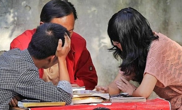 Một số người vẫn tin vào việc xem bói, dự đoán tương lai, dù việc này không có cơ sở khoa học. Ảnh minh họa: Baidu. Một số người vẫn tin vào việc xem bói, dự đoán tương lai, dù việc này không có cơ sở khoa học. Ảnh minh họa: Baidu.