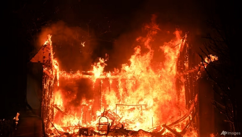 Một công trình bị cháy ở khu vực Pacific Palisades (Los Angeles, Mỹ). Ảnh chụp ngày 9/1. Ảnh: Jae C Hong/ AP. Một công trình bị cháy ở khu vực Pacific Palisades (Los Angeles, Mỹ). Ảnh chụp ngày 9/1. Ảnh: Jae C Hong/ AP.
