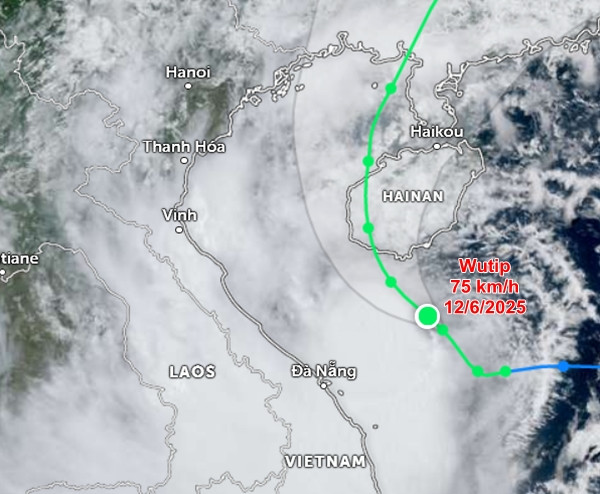 Vị trí và dự báo đường đi của bão số 1 vào sáng nay, 12/6. Có thể thấy vành mây của bão lệch hẳn về phía Tây. Ảnh: Zoom Earth, OpenStreetMap, JMA/ NOAA/ CIRA. Vị trí và dự báo đường đi của bão số 1 vào sáng nay, 12/6. Có thể thấy vành mây của bão lệch hẳn về phía Tây. Ảnh: Zoom Earth, OpenStreetMap, JMA/ NOAA/ CIRA.