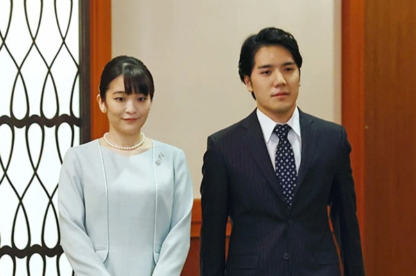 Cựu Công chúa Mako và anh Kei Komuro trong họp báo sau khi kết hôn. Ảnh: Asahi. Cựu Công chúa Mako và anh Kei Komuro trong họp báo sau khi kết hôn. Ảnh: Asahi.