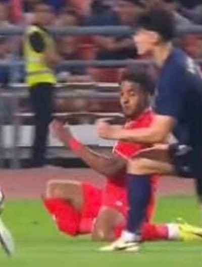 Khả năng là Xuân Son bị gãy ống đồng. Ảnh: Facebook. Khả năng là Xuân Son bị gãy ống đồng. Ảnh: Facebook.