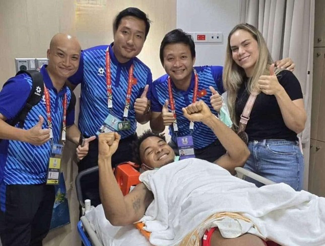 Xuân Son giành 2 giải thưởng: Vua phá lưới và Cầu thủ xuất sắc nhất AFF Cup 2024. Xuân Son giành 2 giải thưởng: Vua phá lưới và Cầu thủ xuất sắc nhất AFF Cup 2024.