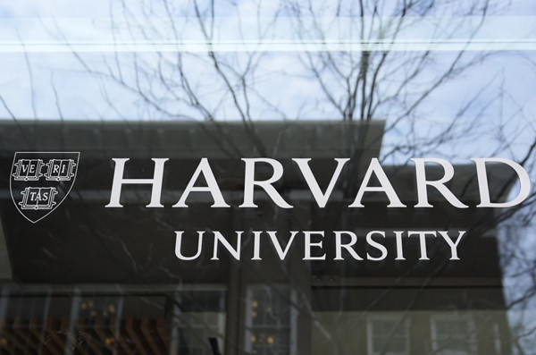 Được vào ĐH Harvard là mơ ước của rất nhiều học sinh, sinh viên quốc tế, nhưng giờ đây việc này càng trở nên khó khăn. Ảnh: Charles Krupa/ AP.