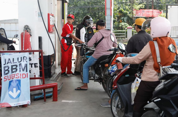 Giá xăng ở nhiều nước có khả năng tăng do tình trạng bất ổn ở Trung Đông. Ảnh: Ajeng Dinar Ulfiana/ Reuters. Giá xăng ở nhiều nước có khả năng tăng do tình trạng bất ổn ở Trung Đông. Ảnh: Ajeng Dinar Ulfiana/ Reuters.