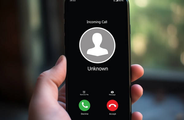 Có rất nhiều nguy cơ đi kèm với việc nghe điện thoại từ số máy lạ. Ảnh minh họa: IBPO. Có rất nhiều nguy cơ đi kèm với việc nghe điện thoại từ số máy lạ. Ảnh minh họa: IBPO.