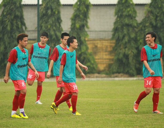 Tấn Tài, Thành Lương, Văn Quyết, Gia Từ, những cầu thủ dự AFF Cup 2012 tiếp tục có mặt