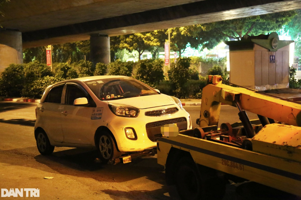 Chiếc ô tô của tài xế T. bị kéo về bãi tạm giữ (Ảnh: Trần Thanh). Chiếc ô tô của tài xế T. bị kéo về bãi tạm giữ (Ảnh: Trần Thanh).