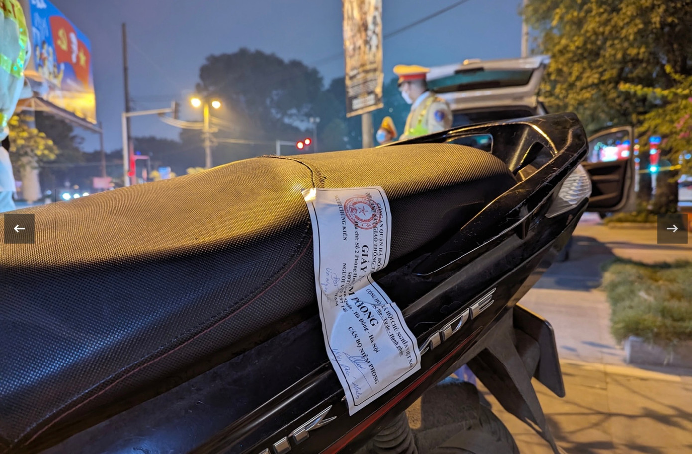 Với lỗi vi phạm nêu trên, ngoài việc bị xử phạt hành chính từ 3-4 triệu đồng, T còn bị tạm giữ bằng lái và phương tiện theo quy định. "Với tôi đây là mức phạt khá cao, bằng cả khoản thưởng Tết", nam tài xế buồn bã nói.