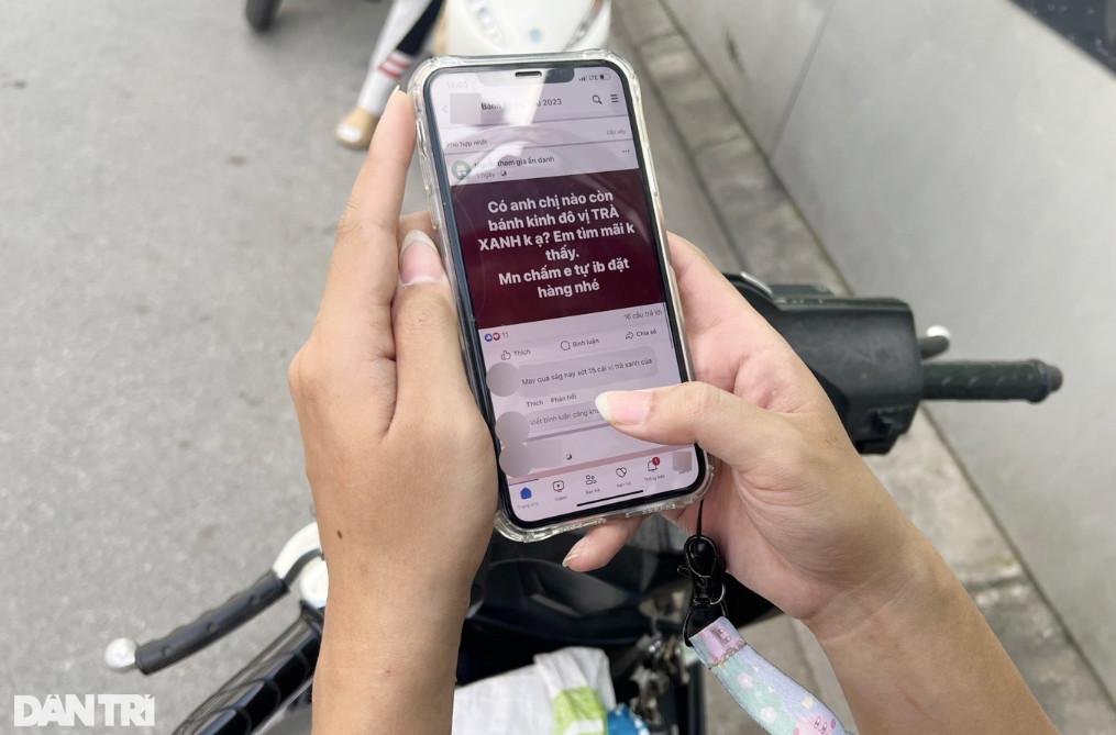 Hoạt động mua bán bánh trung thu sôi nổi trên "chợ" mạng (Ảnh: Minh Nhân).