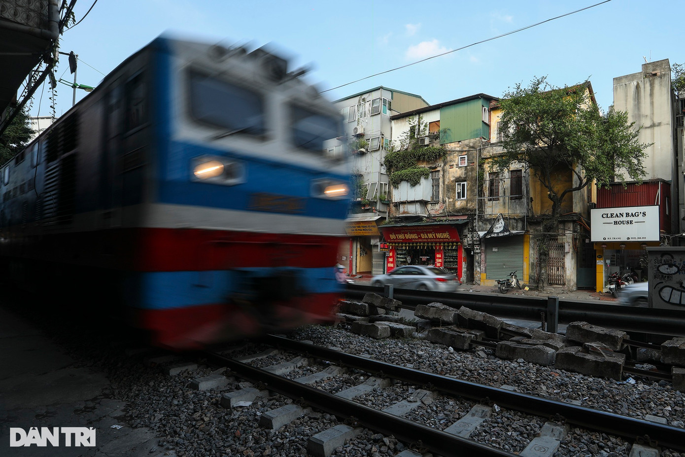 Theo quy hoạch mạng lưới đường sắt thời kỳ 2021-2030, tầm nhìn đến năm 2050, các tuyến đường sắt quốc gia không xuyên tâm qua Ga Hà Nội như hiện nay. Ga Hà Nội sẽ là trung tâm trung chuyển của đường sắt quốc gia, đường sắt đô thị và hệ thống giao thông công cộng khác.