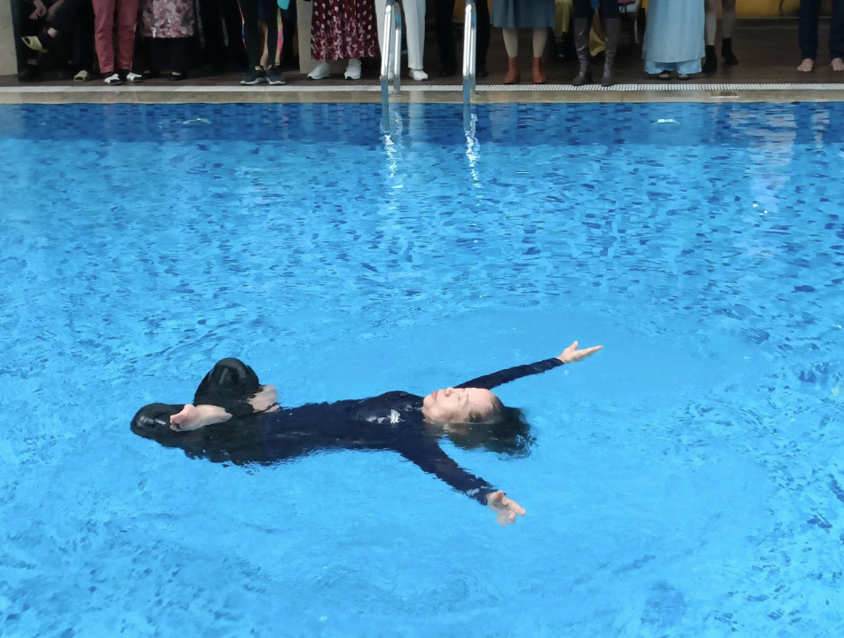 Bà Ngọc Cầm xác lập kỷ lục ấn tượng trước sự theo dõi của nhiều người (Ảnh: Nhân vật cung cấp).