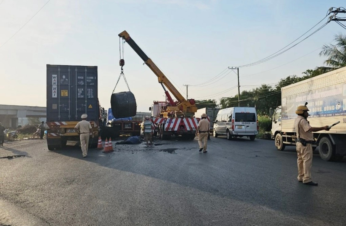 Hiện trường vụ tai nạn trên quốc lộ 1 (Ảnh: An Huy).