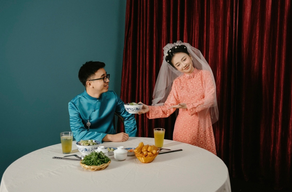 Cặp đôi thực hiện bộ ảnh cưới với ý tưởng từ món phở Hà Nội (Ảnh: NVCC).
