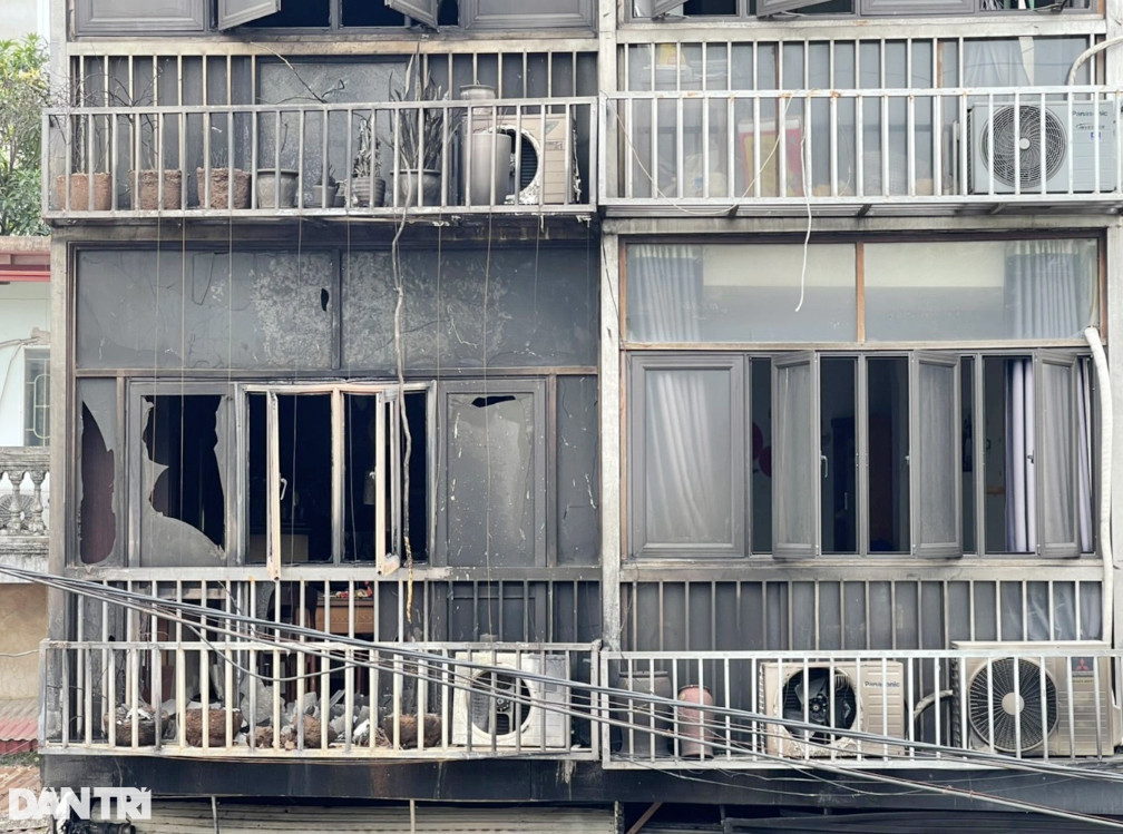 Khu vực tầng 2 - nơi ông Lai đập cửa đưa các nạn nhân ra ngoài (Ảnh: Trần Thanh).