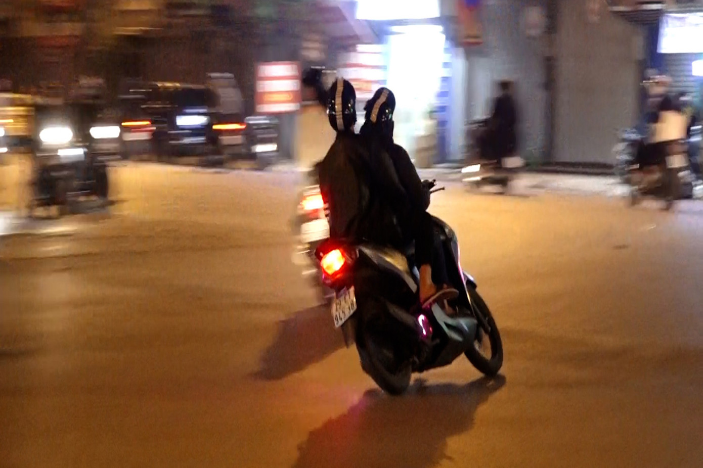 Hành động này gây mất an toàn giao thông, an ninh trật tự