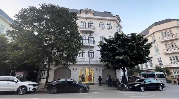 Kho hàng trong căn biệt thự 5 tầng.