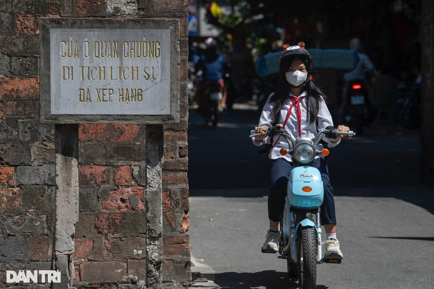 Nguyên liệu dùng để xây ô Quan Chưởng là gạch vồ, đá, có kích thước khá lớn, tương tự như loại gạch dùng để xây tường ở Văn Miếu Quốc Tử Giám. Cửa ô Quan Chưởng được công nhận là di tích lịch sử năm 1994. Nguyên liệu dùng để xây ô Quan Chưởng là gạch vồ, đá, có kích thước khá lớn, tương tự như loại gạch dùng để xây tường ở Văn Miếu Quốc Tử Giám. Cửa ô Quan Chưởng được công nhận là di tích lịch sử năm 1994.