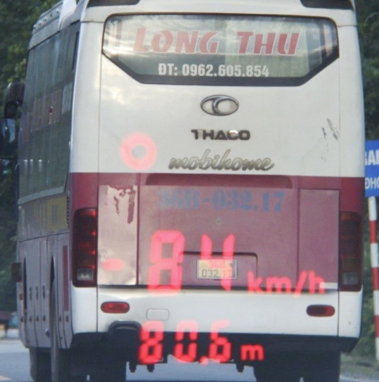 Xe khách vi phạm tốc độ. Ảnh: CA