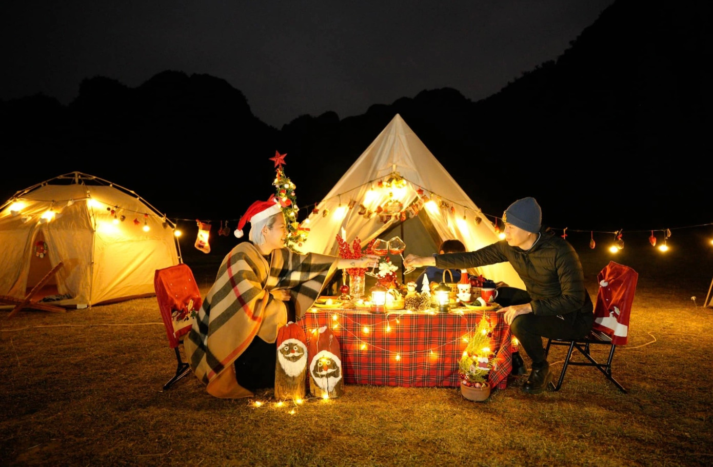 Thời tiết dưới 10 độ C ở Hà Nội khiến nhiều du khách TPHCM thích thú (Ảnh: Hùng Vĩ).