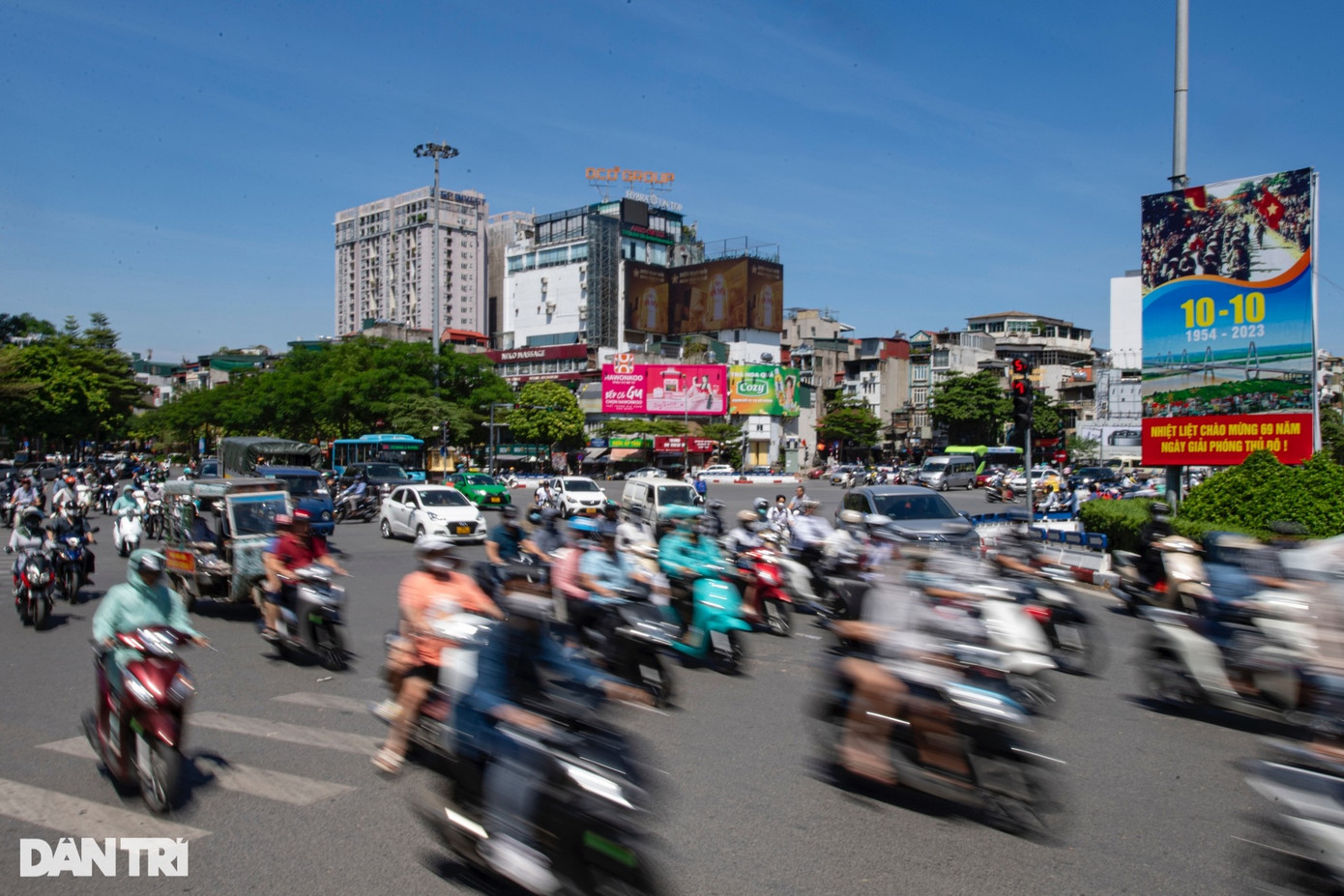 Ô Chợ Dừa là một trong những nút giao thông vô cùng quan trọng và đông đúc bậc nhất tại Hà Nội. Ô Chợ Dừa là một trong những nút giao thông vô cùng quan trọng và đông đúc bậc nhất tại Hà Nội.